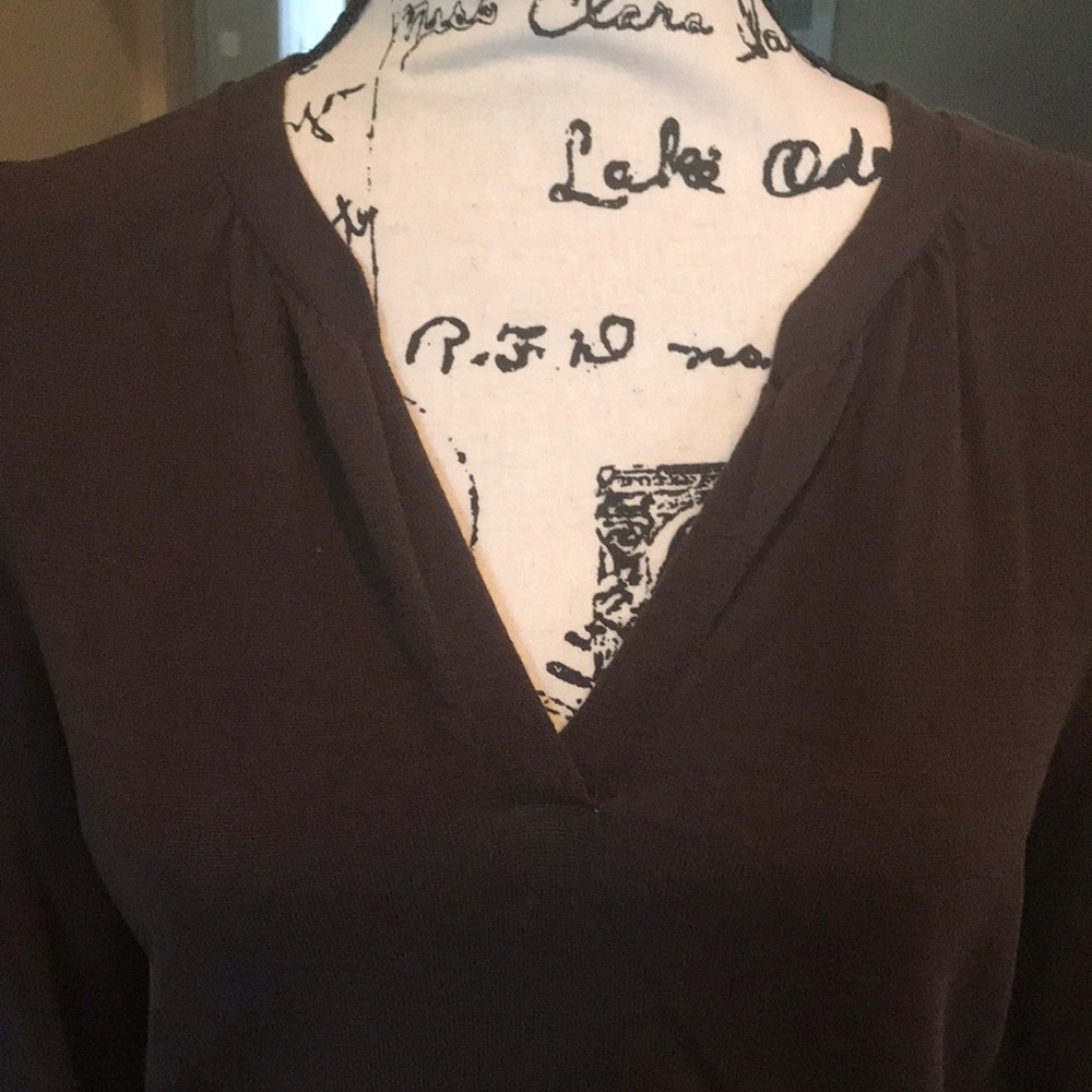 Professional split neck top - Picture 2 of 3